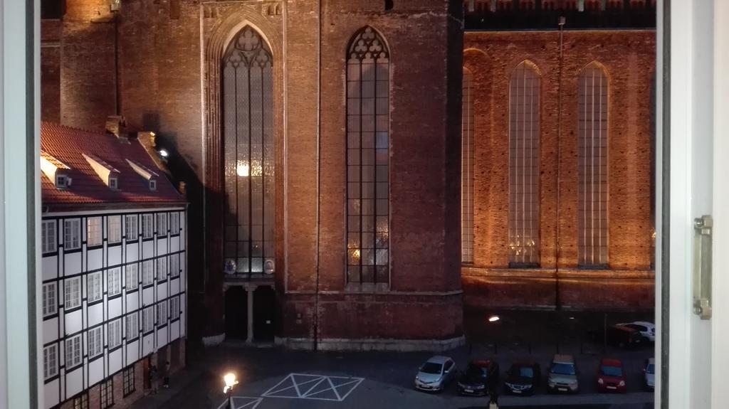 Apartment In Old Town - View Of Mariacki Church Gdansk